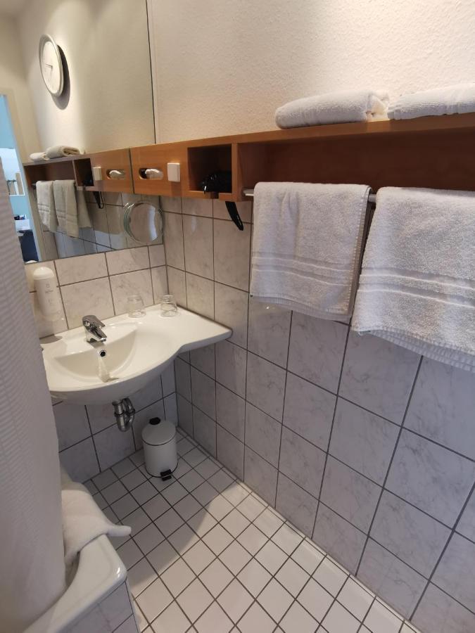 MAX Hotel Düsseldorf Buitenkant foto