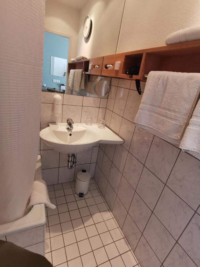 MAX Hotel Düsseldorf Buitenkant foto
