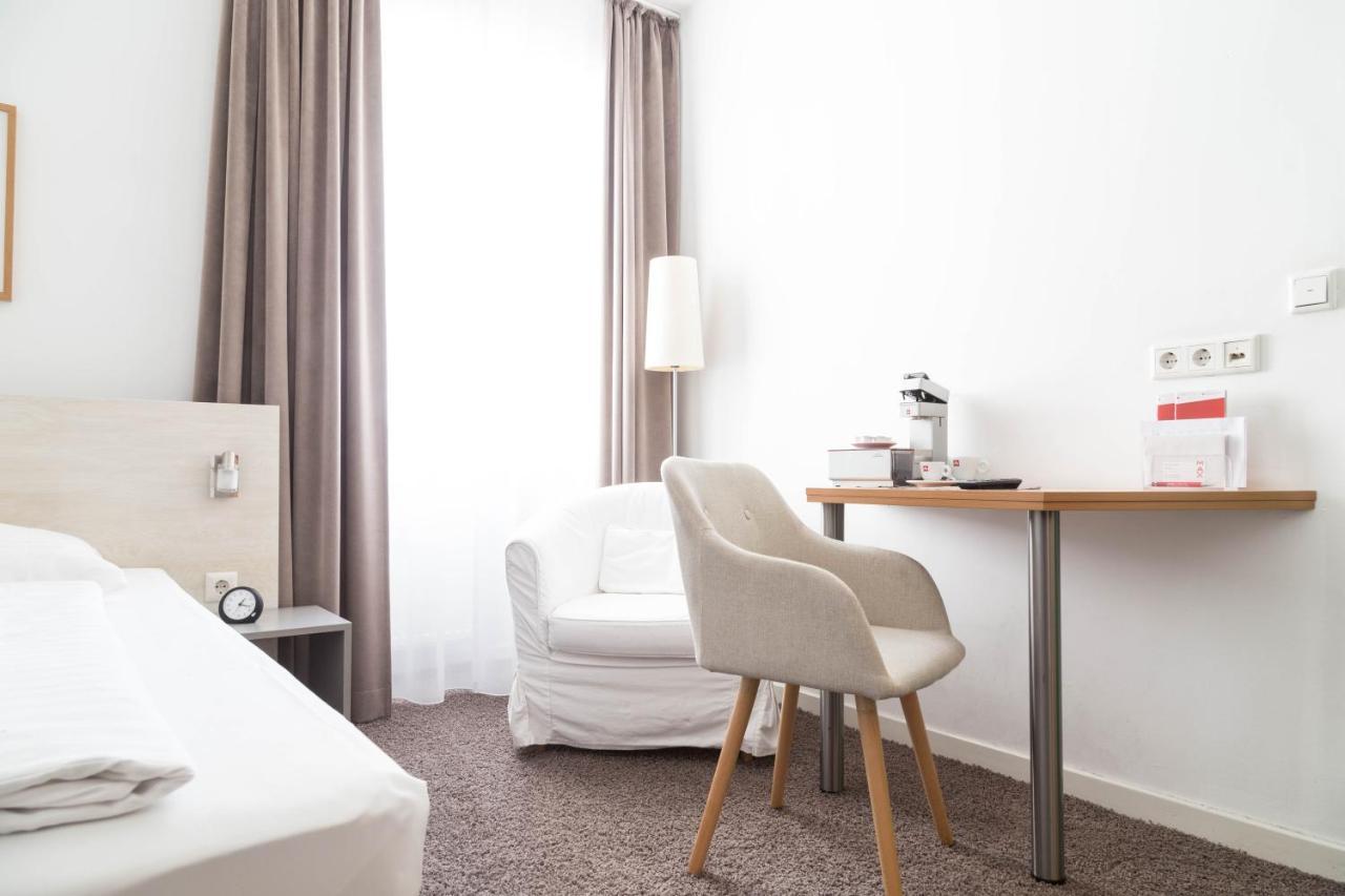 MAX Hotel Düsseldorf Buitenkant foto
