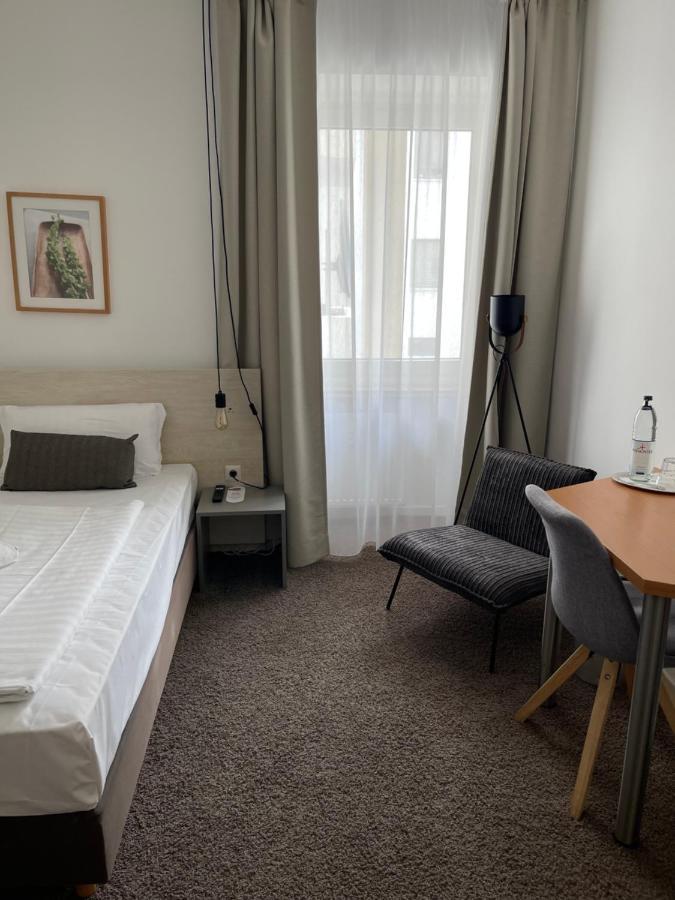 MAX Hotel Düsseldorf Buitenkant foto
