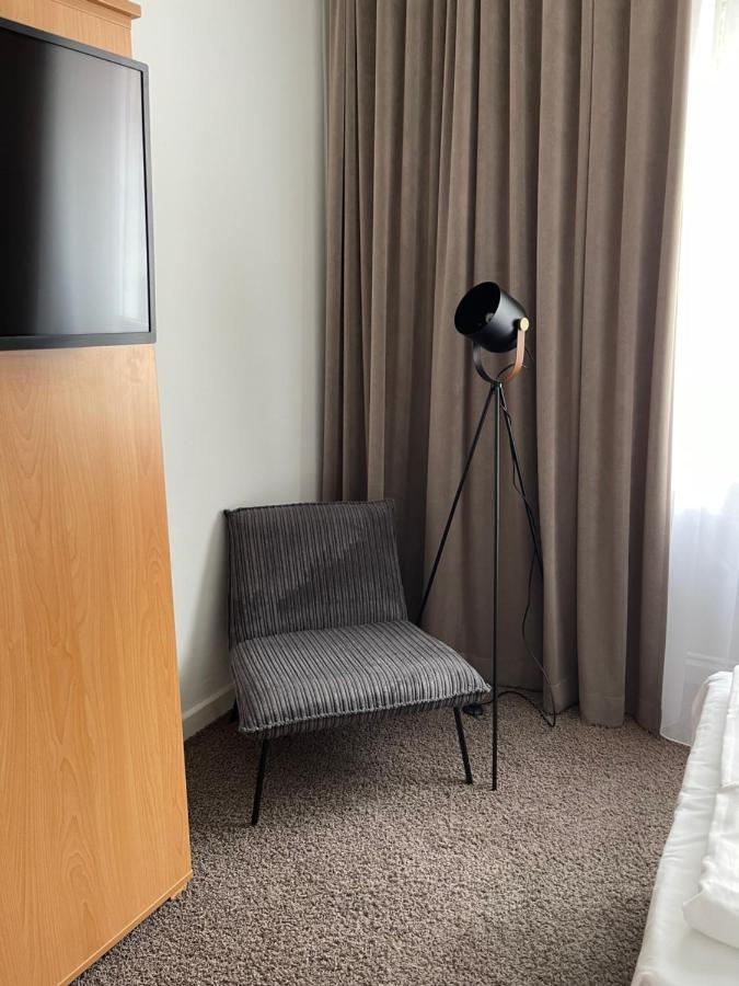 MAX Hotel Düsseldorf Buitenkant foto