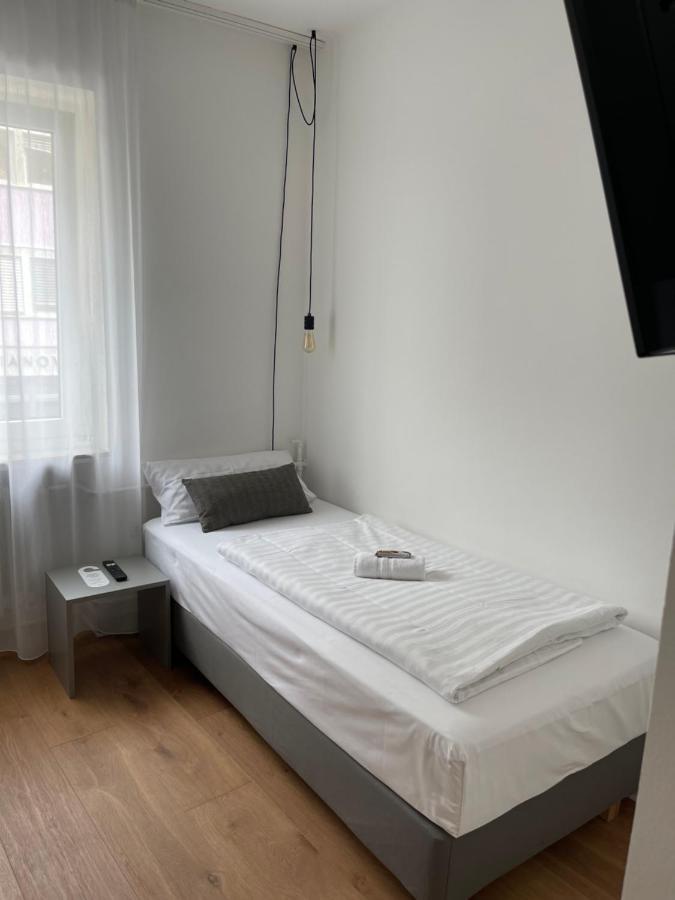 MAX Hotel Düsseldorf Buitenkant foto