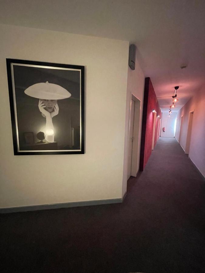 MAX Hotel Düsseldorf Buitenkant foto
