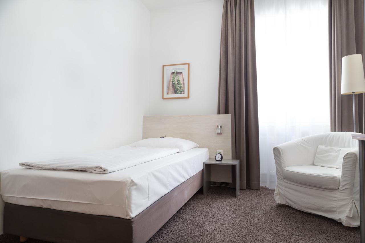 MAX Hotel Düsseldorf Buitenkant foto