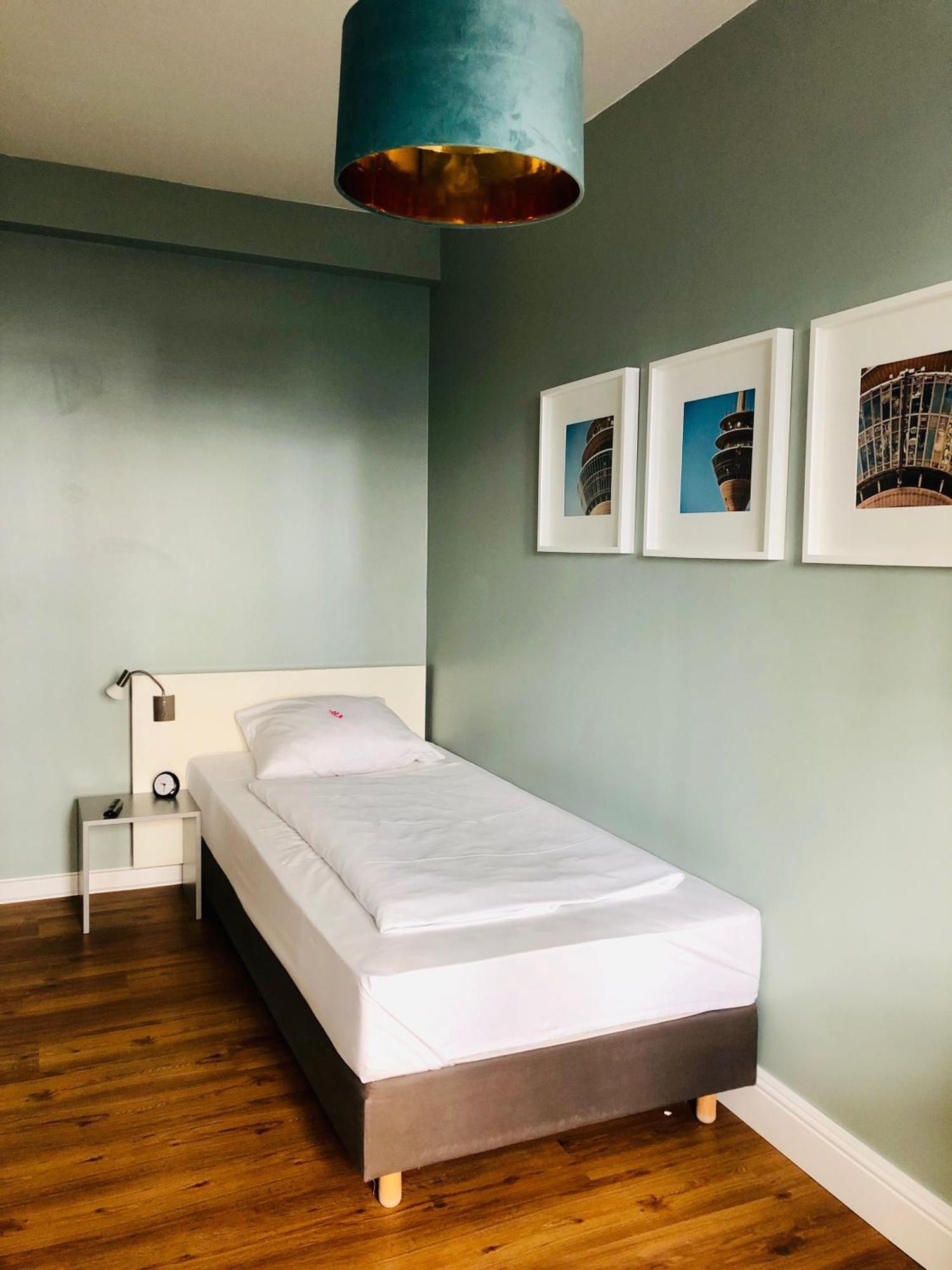 MAX Hotel Düsseldorf Buitenkant foto